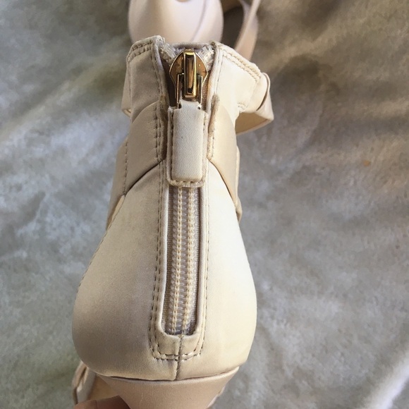 VINCE CAMUTO Imagine Devin ivory strappy stiletto heels 8.5 - Picture 8 of 12